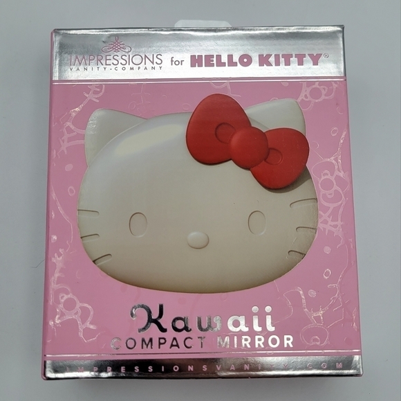 Sanrio Hello Kitty Impressions Kawaii Compact Light Up Mirror - Picture 7 of 9